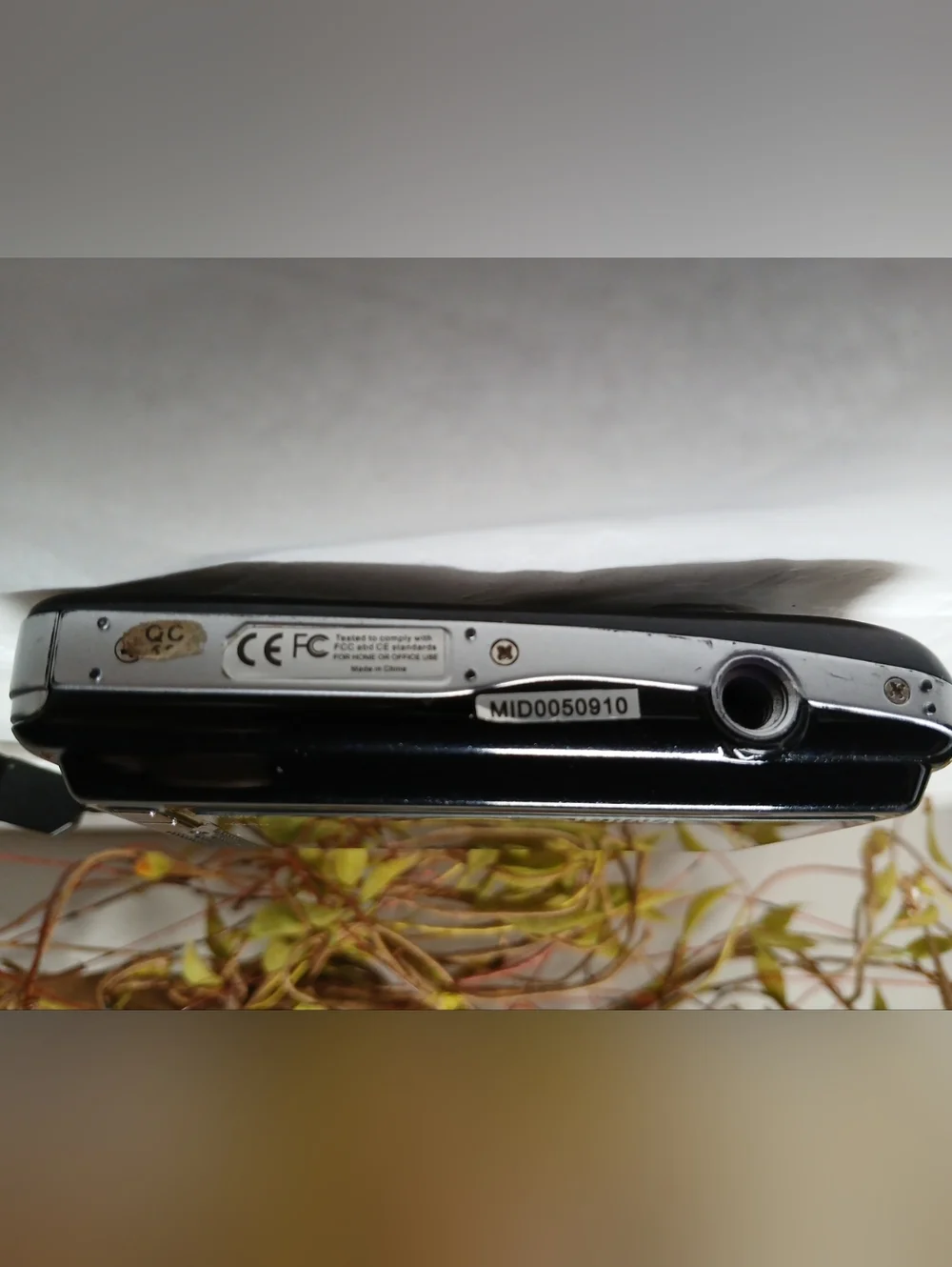 Vivitar ViviCam 8025 Digital Camera in Black - No Charger